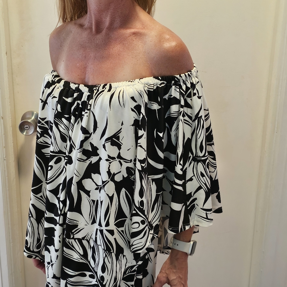 Women's flowy jumpsuit, poly/spandex but feels silky, falls nice, size M